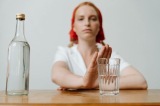 Polacy piją ok. 9 litrów czystego alkoholu na osobę rocznie, wliczając osoby nieletnie