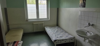W izbach wytrzeźwień więcej jest mężczyzn, ale kobiety gonią tę statystykę [Temat Tygodnia]