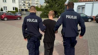 17-latek zatrzymany podczas próby oszustwa na wnuczka. Seniorka dała mu... pocięte gazety