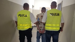 Znieważył policjantów i naruszył ich nietykalność. 49-latek ma na koncie także inne przestępstwa