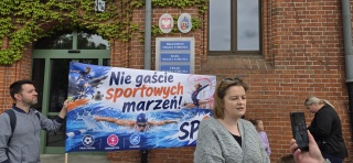 Likwidacja klas, oddziałów i zwolnienia. W Toruniu odbył się marsz w obronie oświaty [wideo, zdjęcia]