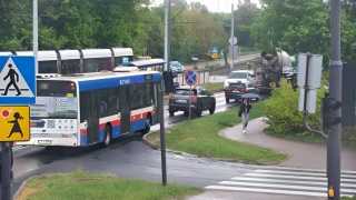 Stłuczka osobówki z tramwajem na skrzyżowaniu Toruńskiej z Filmową w Bydgoszczy. Jest mandat dla kierowcy
