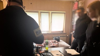 Obiecywali zyski ze spółek Skarbu Państwa. Cyberpolicja z Bydgoszczy rozbiła grupę oszustów