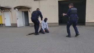 Policjanci z Grudziądza ukończyli ważne szkolenie. Tak reagują na ekstremalne sytuacje [zobacz wideo]