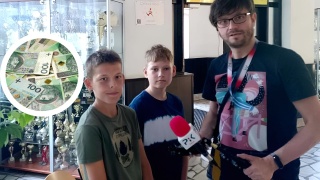 Szukali potwora, znaleźli gotówkę Nikt się nie zgłosił po zgubę, więc pieniądze trafią do uczniów z Brodnicy