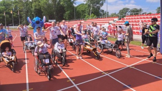 Miej serce do biegania - wyjątkowy bieg w Inowrocławiu. Wystartowali wraz z osobami na wózkach