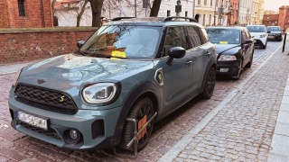 Ponad 80 mandatów i blokady Toruń wypowiedział wojnę parkującym bez ładu i składu