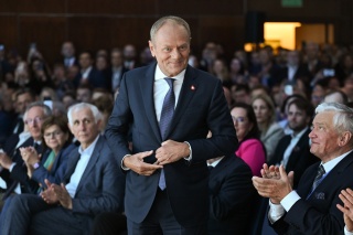 Już wiadomo, ile zarobił premier Tusk, ile zaoszczędził szef PiS. Sławomir Mentzen na szczycie