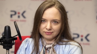 Uzyskała licencjat na Wydziale Scenografii, a niedawno ukazała się jej płyta. Zestaw różnych inspiracji
