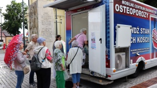 Osteoporoza może dotyczyć ludzi w każdym wieku. W bydgoskim Starym Fordonie można było się zbadać