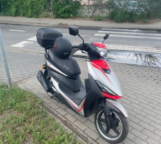 Pijany motorowerzysta przewrócił się na jezdni. Miał 3 promile i sądowy zakaz