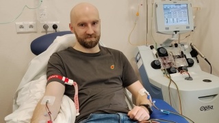 Policjant z Nakła oddał szpik kostny. Pomógł uratować życie genetycznego bliźniaka