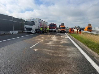 Autostrada A1 w powiecie włocławskim zalana benzyną po awarii ciężarówki. Utrudnienia