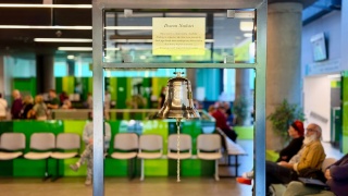 Wyjątkowy dzień w bydgoskim Centrum Onkologii. Dzwon Nadziei zabrzmiał po raz pierwszy [zdjęcia]