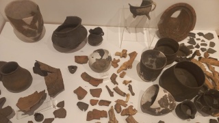 Autostradą do przeszłości - wystawa archeologiczna otwarta w gmachu włocławskiego muzeum etnograficznego