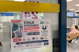 Pracownicy ZUS odeszli od swoich biurek - także w regionie. Trwa strajk ostrzegawczy