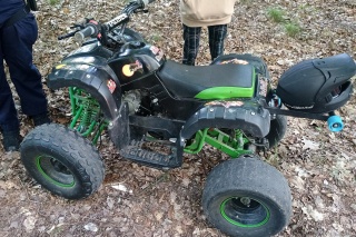 Uciekał quadem przed policją. 15-latek stanie przed sądem rodzinnym. Matka z mandatem [zdjęcia]