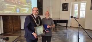 Światowej sławy malarz surrealista Jacek Yerka z prestiżową toruńską nagrodą