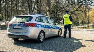 Zagubiony 9-latek w Inowrocławiu. Stał na ulicy w samych skarpetkach