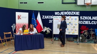 Żegnaj, szkoło Uczniowie z całego regionu odebrali świadectwa szkolne
