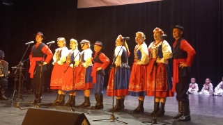 Uliczki Ciechocinka kolorowe od strojów ludowych. W kurorcie trwa 53. Festiwal Folkloru Kujaw