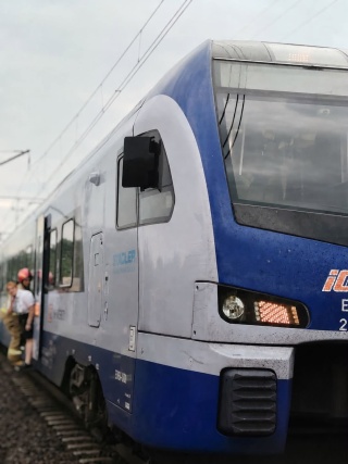 Alarm w pociągu Dym w kabinie maszynisty Akcja na dworcu kolejowym w Lubaniu