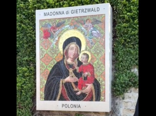 W Ogrodach Watykańskich odsłonięto mozaikę z wizerunkiem Matki Bożej Gietrzwałdzkiej [wideo]