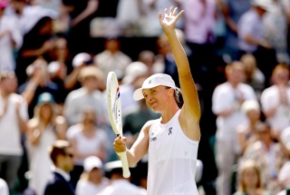 Wimbledon 2026: Nadspodziewanie problemy Świątek. Majchrzak pewnie pokonał rywala