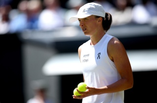 Wimbledon 2026: Świątek pewnie awansowała do III rundy. Przegrany maraton Majchrzaka