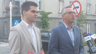 Spór o miejsca parkingowe we Włocławku. Konfederacja ostrzega przed ich ograniczeniem, Lewica temu zaprzecza