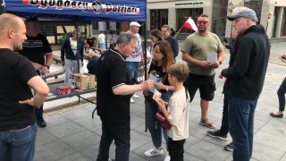 Kwiaty Wołynia - pod tą nazwą środowiska narodowe chcą upamiętnić ofiary ludobójstwa