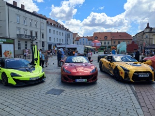 Ferrari, Lamborghini i więcej aut zdominowało inowrocławski rynek. W słusznym celu