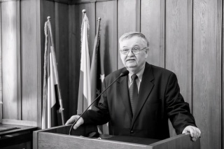 Nie żyje Wiesław Zajączkowski. Przez lata był dyrektorem Muzeum Archeologicznego w Biskupinie