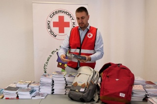 Trwa zbiórka darów w ramach akcji PCK Wyprawka dla Żaka. Przyłączyło się kilkanaście sklepów