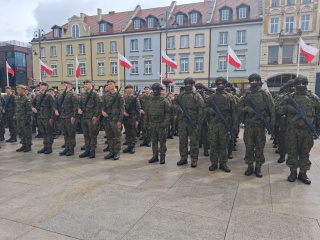 8. Kujawsko-Pomorska Brygada Terytorialna ma kolejnych żołnierzy. Uroczyste ślubowanie i święto w Bydgoszczy