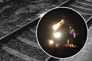 Kolejarze sprawdzali poziom drgań podczas nocnych prac remontowych na torach w Stronnie [interwencja]
