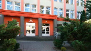 14-latek z Torunia miał grozić atakiem na nauczycielkę i uczniów. Interweniowała policja