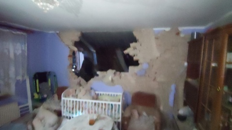 Nocny wybuch pieca w Nowej Wsi Królewskiej. Ściana runęła na łóżeczko śpiącego dziecka
