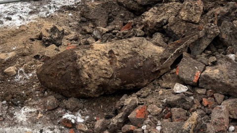 Niewybuch na terenie grudziądzkiej podstawówki. Uczniowie zostali ewakuowani [zdjęcia]