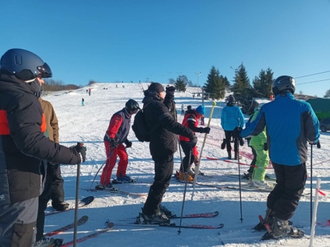 Sporo chętnych do zjeżdżania na stoku w Myślęcinku. Można za darmo testować narty [zdjęcia]