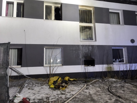 Pożar hotelu pracowniczego na ul. Racławickiej w Bydgoszczy. Ewakuowano ok. 100 osób [zdjęcia]