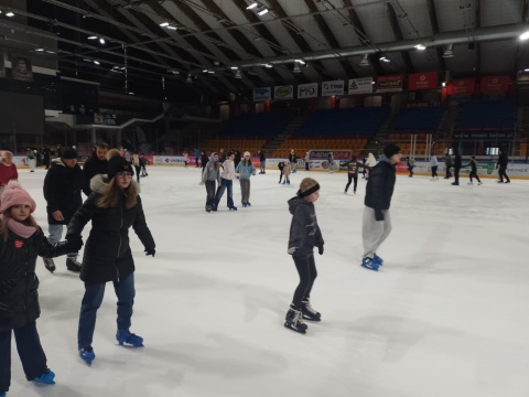 W poszukiwaniu przyszłych medalistów wybraliśmy się na lodowisko. Łyżwy dają wolność [zdjęcia, wideo]