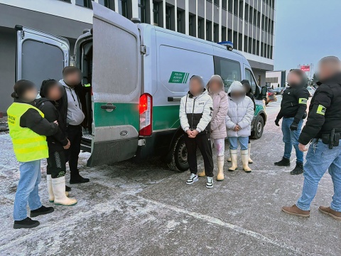 Strażnicy graniczni zatrzymali 30 cudzoziemców w Kujawsko-Pomorskiem. Pracowali w piekarni i przy warzywach [zdjęcia]