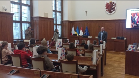 Pytania o pracę marszałka i nie tylko. Nietypowa wizyta w Urzędzie Marszałkowskim