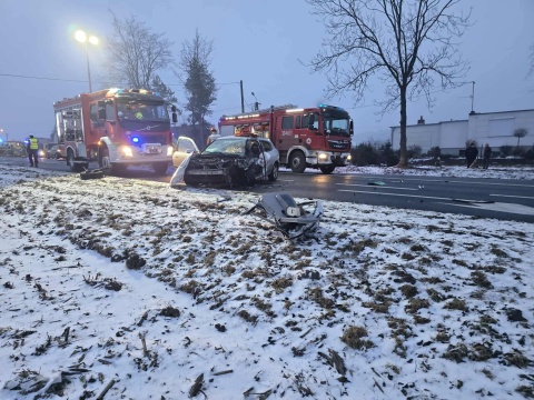Trzy samochody zderzyły się w Kruszynie, na krajowej dziesiątce. Jak doszło do wypadku