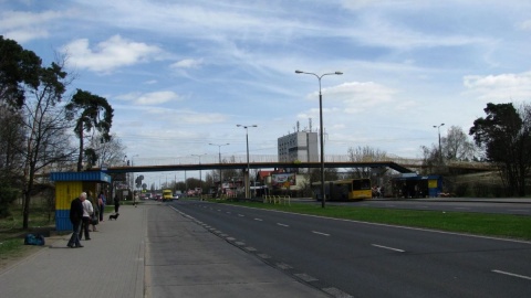 Kierowca ciężarówki ukarany za uszkodzenie kładki w Bydgoszczy. Sam zgłosił się na policję