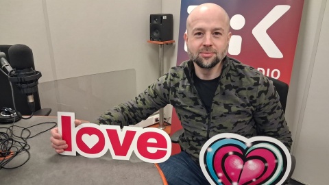 Spędź walentynki w Toruniu. Tak do niedzieli będzie wyglądał Rynek Staromiejski po zmroku [zdjęcia]