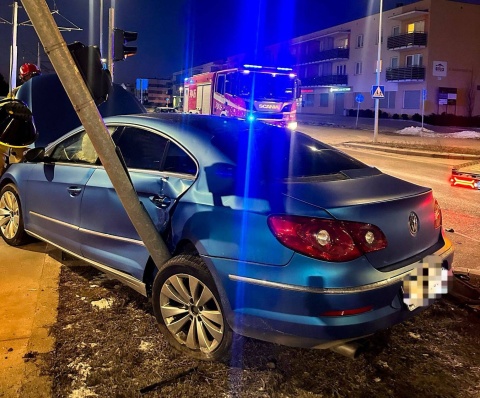 Poranny wypadek w Toruniu. Dwa auta zderzyły się na Osiedlu Jar [zdjęcia]