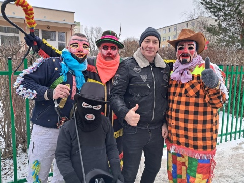 Najstarszy w kraju orszak kozy wyruszył na ulice Inowrocławia. Zabawa na koniec karnawału