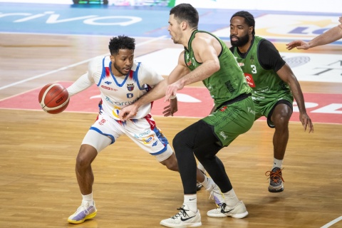 Twarde Pierniki nie odpuściły i to się opłaciło. Wymęczone zwycięstwo Torunian we własnej hali